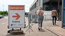 Im Kreisimpfzentrum (KIZ) in Friedrichshafen sind aktuell 4700 Impfdosen pro Woche vorrätig.