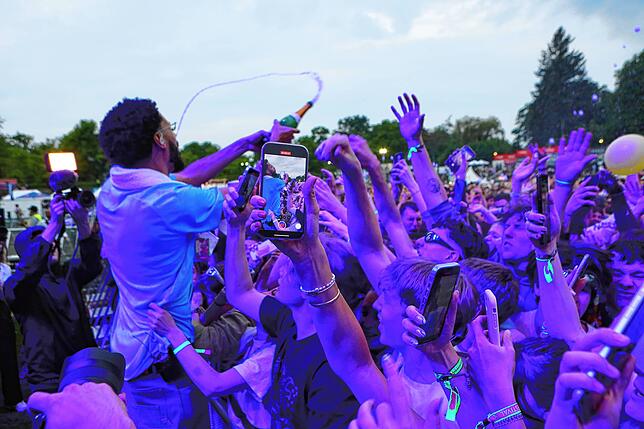 Bild 27: Im Stadion wird am zweiten Tag des Campus-Festivals nochmals aufgedreht