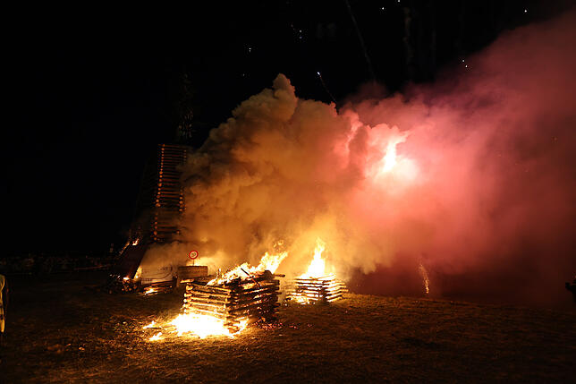 Bild 28: Litzelstetten 2025: Diese Funkenfeuer-Bilder fangen die Tradition perfekt ein!