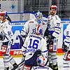 Enttäuschte Gesichter: Die Schwenninger Wild Wings nach der Niederlage in Mannheim. Bild: Ruffler