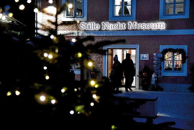 Das „Stille Nacht Museum“ im österreichischen Oberndorf. In dem Ort bei Salzburg wurde das weltberühmte Weihnachtslied 1818 ...