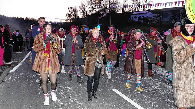 Bild 26: Zunftmeisterempfang und Dämmerungsumzug der Narrenzunft Untersigginger Füchse (1/2)