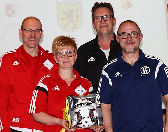 Neuer Verein: Den Vorstand des JFV Region Laufenburg bilden (von links) Finanzvorstand Axel Goering (SV Hänner), Schriftführerin Ilka ...