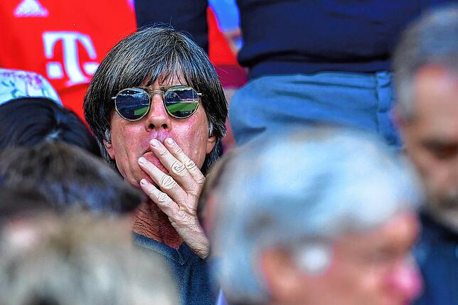 30. März 2019 im Schwarzwald-Stadion: (SC Freiburg &ndash; FC Bayern) &ndash; Wie hier ist Löw oft in seiner Heimat im Stadion zu sehen.