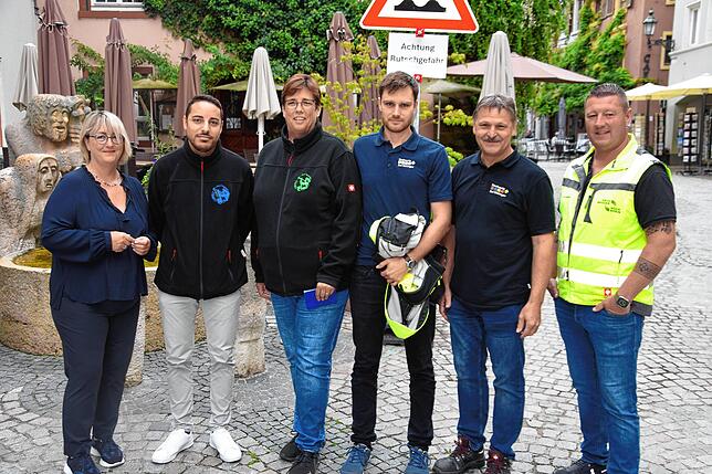 Sie verantworten die Verlegung der Leitungen in der Bad Säckinger Rheinbrückstraße (v.l.): Elisabeth Vogt von Pro Bad Säckinger, ...