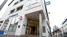 Die Zentrale der Volksbank Rhein-Wehra in der Bad Säckinger Schützenstraße. Die aktuelle Zinsentwicklung sorgt auch bei dem Bad ...