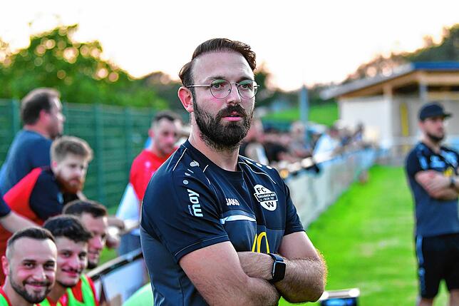 Kritisch, aber zufrieden: Trainer Ismail Palit sah beim 2:0-Sieg des FC Wallbach beim SV Karsau die beste Saisonleistung seiner Elf.