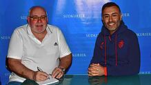Besuch in der Regionalsport--Redaktion des SÜDKURIER: Der in Bad Säckingen lebende Erkan Aktas, seit 2023 als Co-Trainer des U21 des FC ...