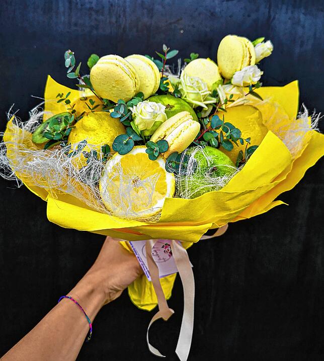 In einigen Bouquets sind Macarons.