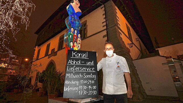Konzil-Wirt Manfred Hölzl muss sein Lokal nun bis mindestens zum 20. Dezember geschlossen halten. Seine Speisen bietet er zum Mitnehmen an.