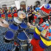 Musikalische Grüße aus dem Nachbarland: Die Löli-Tuuter aus Bottigkofen spielen ein Pop-up-Konzert auf dem Konstanzer Obermarkt.