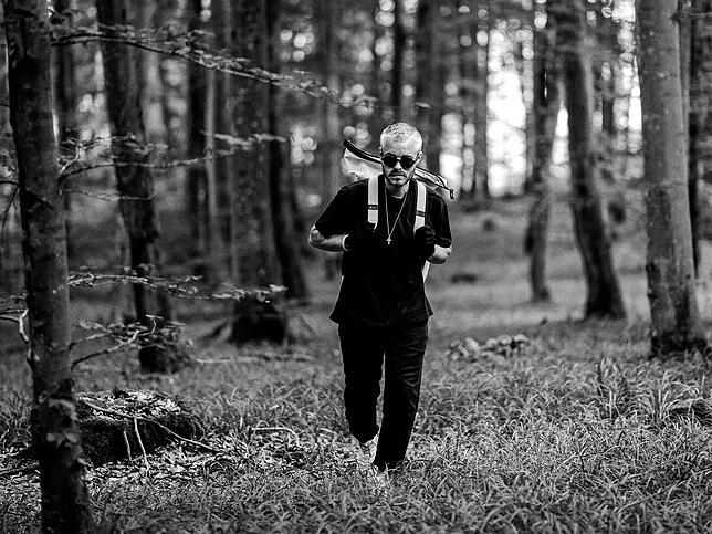 Erfolg hat Hirsch auch in den Vereinigten Staat, doch für die Promotion seiner Musikproduktionen wählte Sebastian Hirsch den Wald des ...