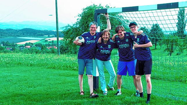 Familie Brendle/Kneip kommt seit 25 Jahren auf den Ferienhof Gehrenberg. Fußball spielen war schon immer ein der ...