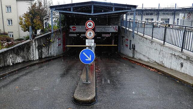 Einfahrt in die Tiefgarage Lohgerbe: Das soll künftig ohne Schranke und ohne Ticket möglich kein. Gebühren kostet es aber trotzdem.