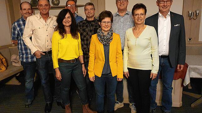 Die Geehrten (von links): Christian Roth (20 Jahre), Andreas Holle (25 Jahre), Silvia Busch (15 Jahre), Thomas Maier (30 Jahre), Helge ...