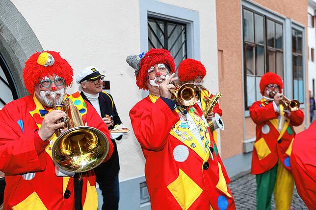 Bild 6: Bunt, bunter, Konstanzer Fasnacht: So fantasievoll geht es auf dem Münsterplatz zu