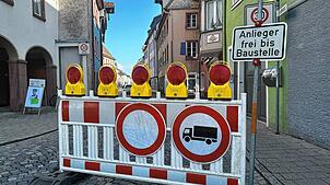 Der Verkehrsführung in der und um die Gerberstraße ist in Folge des Großbrandes geändert worden. Hier an der Einfahrt von der ...