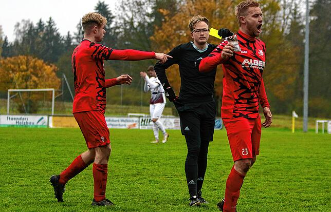 Bild 4: Acht Tore im Duell zwischen FV Walbertsweiler und SV Deggenhausertal. Wir haben die besten Bilder!