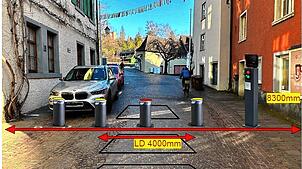 Eine nicht maßstabsgetreue Darstellung, wie die Poller mit Ampelanlage in der Gasse Am Sentenhart in Höhe der Jufa aussehen könnten. ...