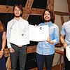 Gina Weber, Gesellschafterin der Albert Weber GmbH, überreichte beim Festakt in der Mittleren Kaplanei den Wirtschaftspreis an Luca ...