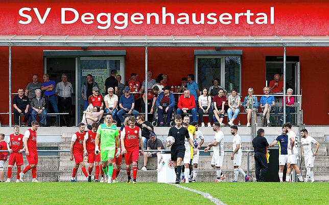 Bild 1: Die besten Bilder vom Kellerderby zwischen dem SV Deggenhausertal und Türk. SV Konstanz