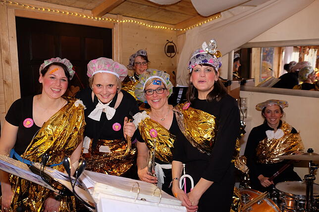 Die Frauenband &bdquo;Cellolitis&ldquo; liefert gehörigen Dampf als Stimmungsgarant.