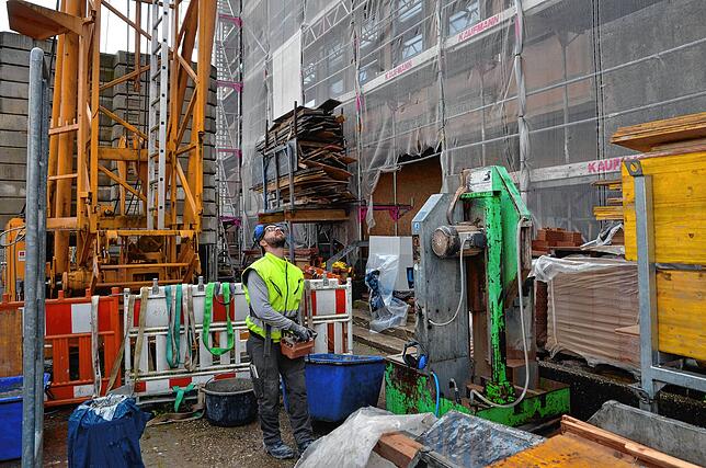 Die Arbeiten auf der derzeitigen Großbaustelle Rathaus sollen bis Ende Juni nächsten Jahres beendet werden.