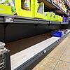 Im Radolfzeller Aldi-Supermarkt sind die Regale teilweise Leer. Öl war am Mittwochvormittag keines in der Auslage zu finden, ebenso ...