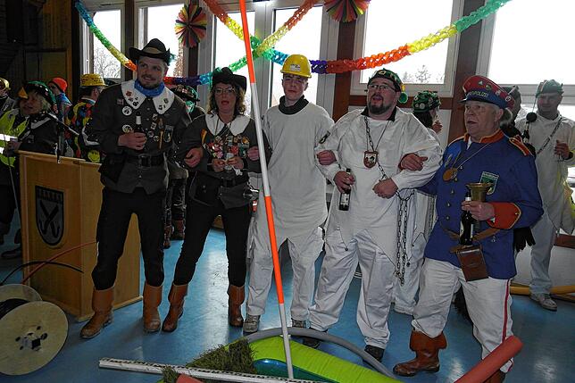 Bild 4: Rathaussturm im Deggenhausertal: Die spektakulärsten Bilder des Aufstands zur Fasnacht