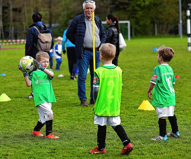 Bild 6: Wenn die jüngsten Kicker mit Begeisterung dabei sind: Die besten Bilder vom Turnier in Radolfzell!