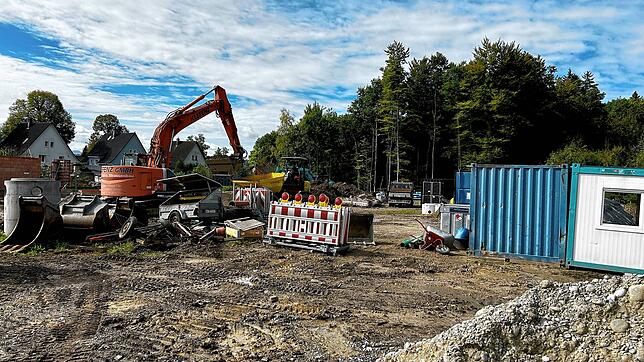 Bagger und Baumaschinen bestimmen aktuell das Bild auf dem Bauplatz für den Neubau des Kindergartens im Grünen Weg. Foto: Charlotte Fröse