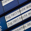 ·Zug fällt aus!· steht auf der Anzeigetafel im Hauptbahnhof Stuttgart . Im festgefahrenen Tarifstreit bei der Deutschen Bahn hat die ...