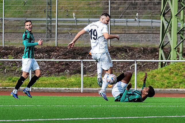 Bild 25: 1:1 im Hochrhein-Derby zwischen dem FC Zell und dem SV 08 Laufenburg &ndash; und wir haben Bilder!