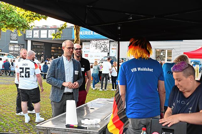 Bild 5: Deutschland – Schweiz: Die schönsten Bilder vom Public Viewing in Tiengen