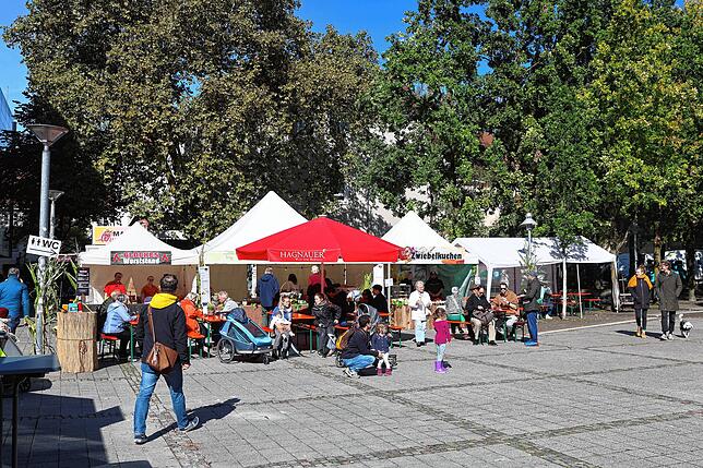 Bild 33: Zum Wohl! Diese Konstanzer sind beim Suserfest 2024 dabei