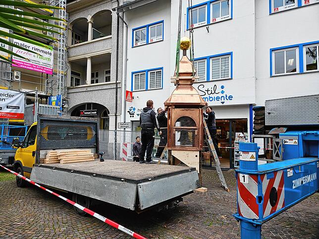 Bild 8: Das untere Tor hat einen neuen Glockenturm! Das sind die spektakulärsten Bilder der Montage