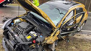 Am Donnerstagvormittag kam es auf der B34 zwischen Singen und Steißlingen zu einem schweren Autounfall.