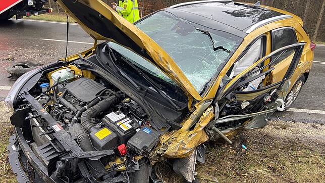 Am Donnerstagvormittag kam es auf der B34 zwischen Singen und Steißlingen zu einem schweren Autounfall.