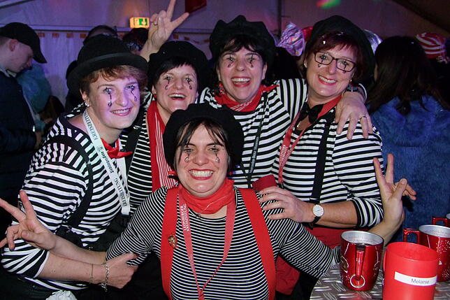 Bild 2: Bilder vom Klettgaunarrentreffen der Narrenzunft Bohnenviertel in Hohentengen a.H. am Samstag, 8. Februar