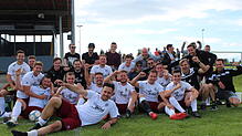 Die Hochemminger Kicker haben zum Ende der Saison allen Grund zum Jubeln. Bilder: Alexander Hämmerling