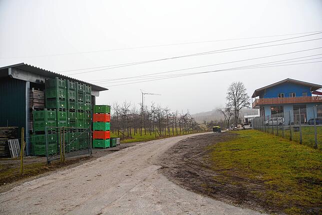 Die Straße Am Torenbach soll für die Vergrößerung des Gewerbegebiets verbreitert werden, eine Wendemöglichkeit für Lastkraftwagen ist im ...