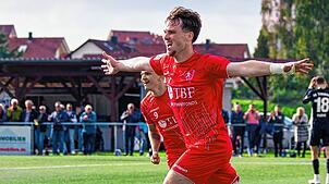 Jubel bei Elias Christiansen nach seinem Treffer zum 3:1 gegen den Tabellenführer FC Teningen.