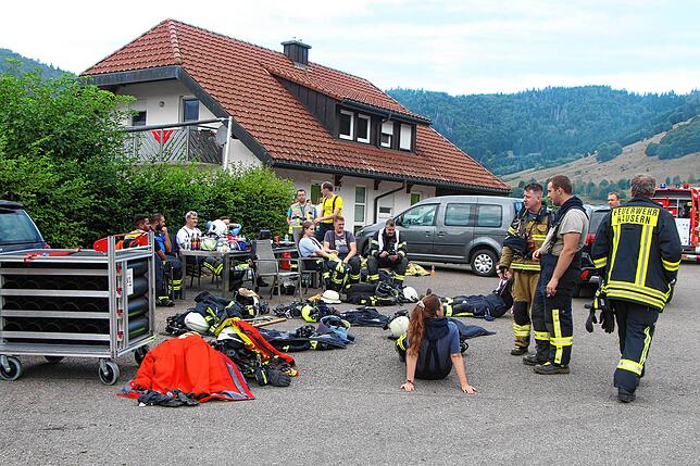 Bild 45: Scheune brennt: Bilder vom Großeinsatz der Feuerwehr in Bernau-Goldbach