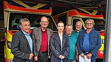 Die FDP-Kreistagsfraktion um Klaus Denzinger (links) ließ sich die Situation der Notfallrettung erläutern. DRK-Kreisgeschäftsführer ...