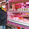 Norbert Hees besucht regelmäßig den Pfullendorfer Wochenmarkt. In Zeiten von Corona schätzt er das Einkaufen an der frischen Luft ...