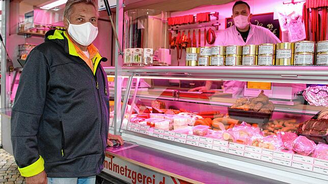 Norbert Hees besucht regelmäßig den Pfullendorfer Wochenmarkt. In Zeiten von Corona schätzt er das Einkaufen an der frischen Luft ...