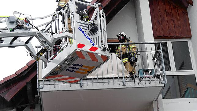 Der Einsatz der Meersburger Wehr war schnell beendet: Nur etwa 25 Minuten dauerte es, bis der Brand auf einem Balkon in der Daisendorfer ...