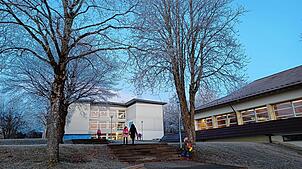 In Tengen gibt es eine neue Lösung für die Mensa der Grundschule. Statt eines Neubaus soll Betreuung und Mittagessen nun im Erdegeschoss ...