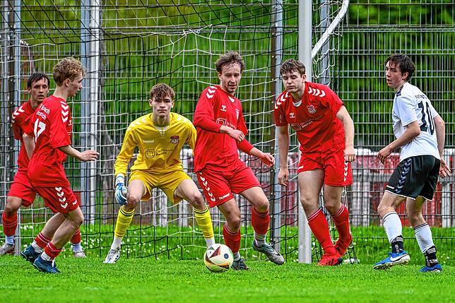 Bild 2: FV Lörrach-Brombach II besiegt den FV Tumringen im Derby mit 4:0 – und wir haben Fotos!