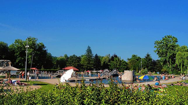 Das Naturbad Aachtal in Rielasingen-Worblingen auf einem Archivbild: Hier ereignete sich am Donnerstag, 14. Juli, ein tragischer Badeunfall.